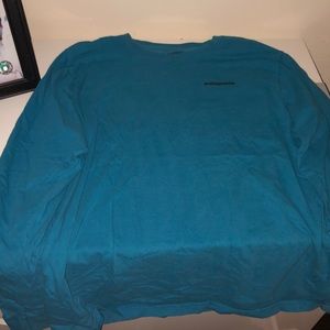 Patagonia t-shirt size large long sleeve aqua